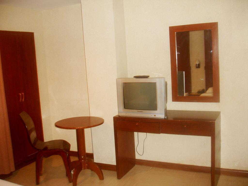 Roxas Midtown Hotel Bilik gambar