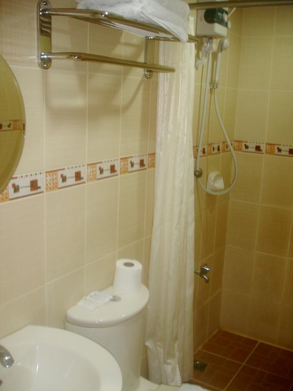 Roxas Midtown Hotel Bilik gambar