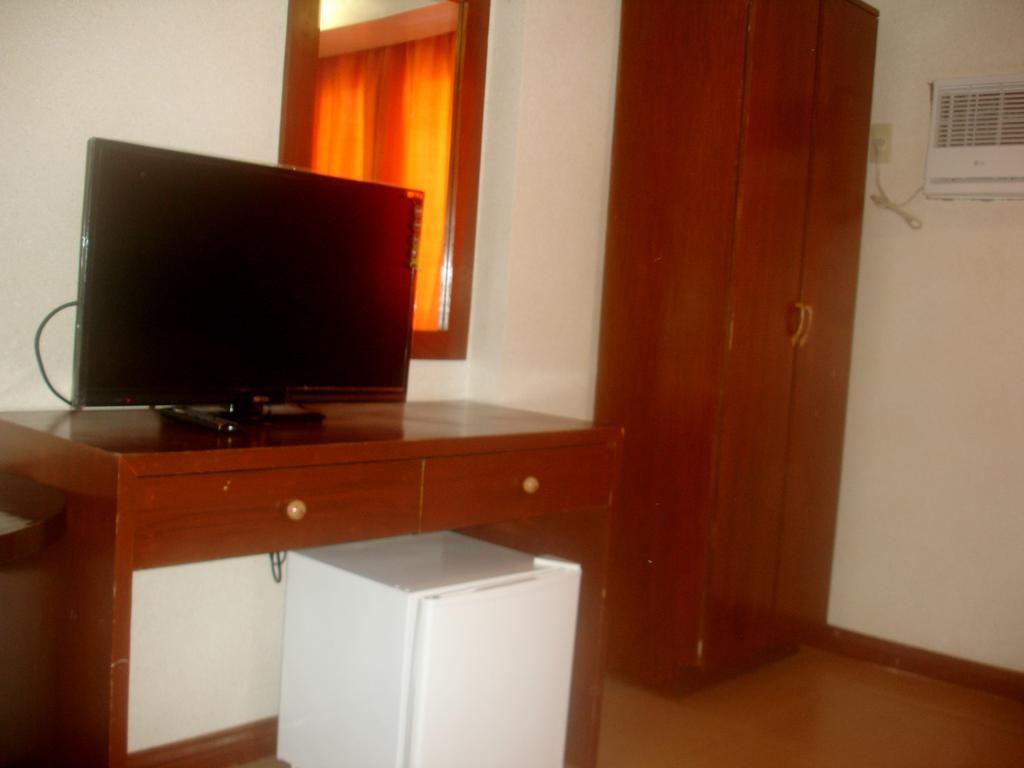 Roxas Midtown Hotel Bilik gambar